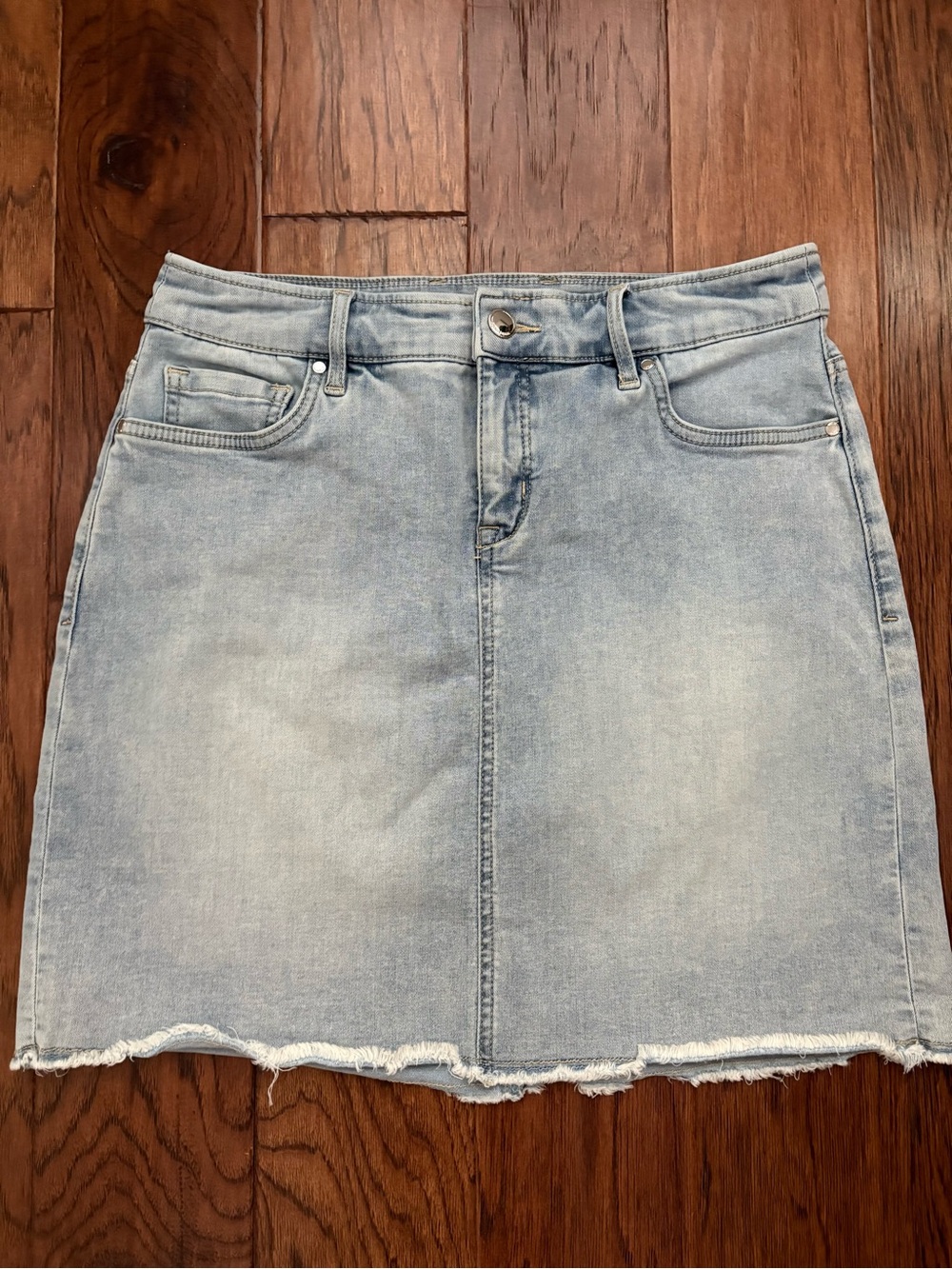 Tommy Bahama Boracay Indigo Bleach Wash Raw Edge Denim Skirt Women’s size 8